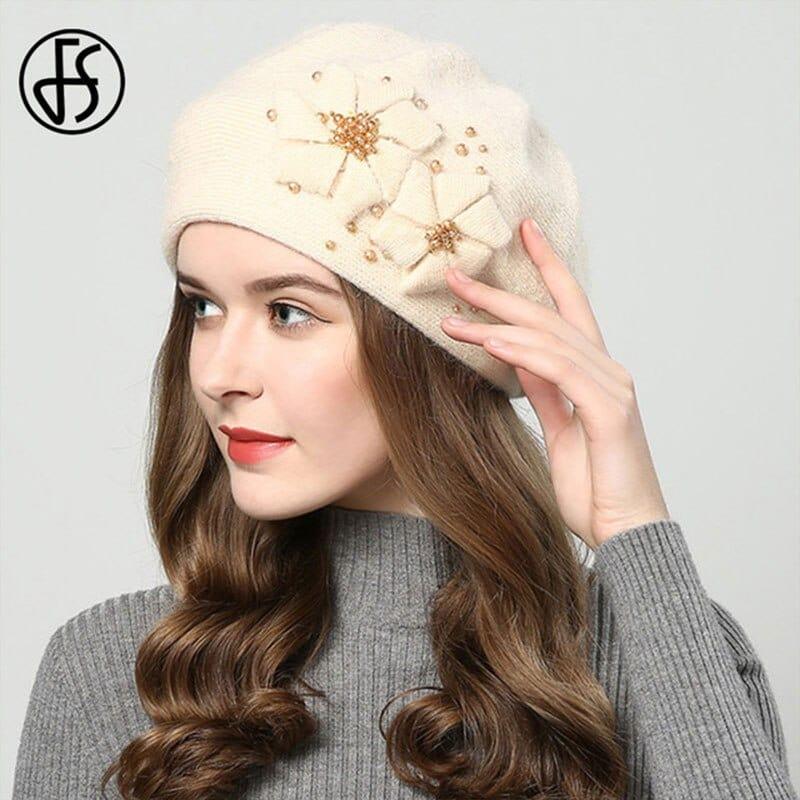 Bonnet pour femme originale avec fleurs tricotées - Adenbora