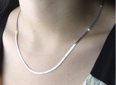 collier ras du cou plaqué argent pour femmes - Un bijou simple et court - Adenbora